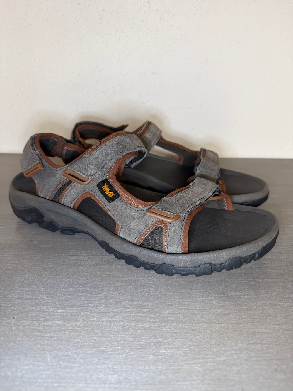 Teva Katavi 2 Sandals Men's Size 11 Beige Suede Hiking Outdoors Strappy 1019192